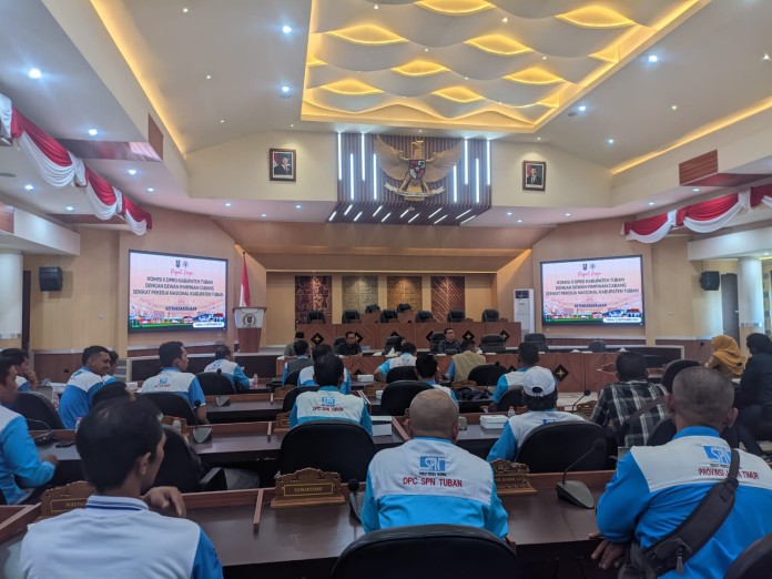 Tak Di-PHK, Tak Dipekerjakan: Buruh Pertamina Tuban delapan Tahun Terombang-ambing