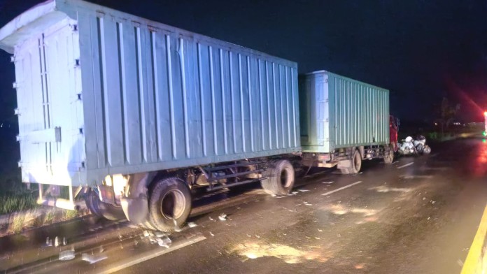 Kurang Konsentrasi, Wanita Muda Tewas Tabrak Truk Parkir di Jalur Pantura Tuban