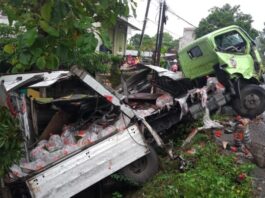 Bus dan Truk Hino Bertabrakan di Singgahan Tuban, Diduga Sopir Kurang Kuasai Kendaraan