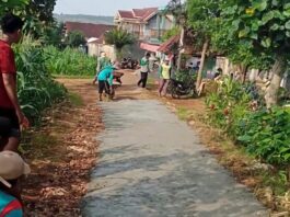 Jalan Rusak, Warga Grabagan Swadaya Perbaiki Akses, Slogan “Mbangun Deso Noto Kuto” Dipertanyakan