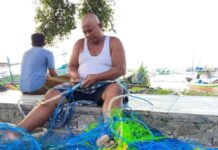 Ombak Capai 2,5 Meter, Nelayan Tuban Hentikan Aktivitas Melaut