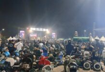 Vespapora Bojonegoro Membludak, Musik Reggae Momonon Menghadirkan Suka Cita Vespa Mania