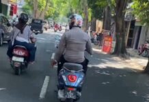 Polisi Diduga Merokok Sambil Mengendarai Motor, Kendaraan yang Dipakai Ikut Disorot