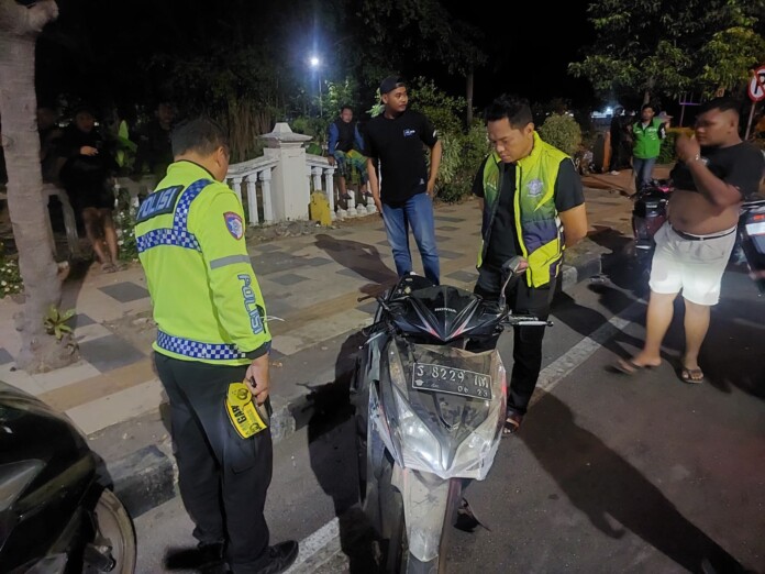 Sepeda Motor Tabrak Pejalan Kaki dan Mobil Avanza, Satu Korban Meninggal
